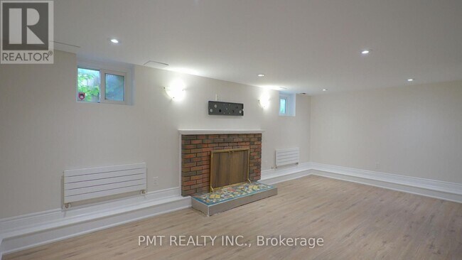 Photo - 881 Coxwell Ave