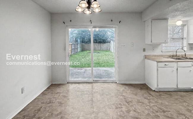 Photo - 3206 Abbey Field Ln