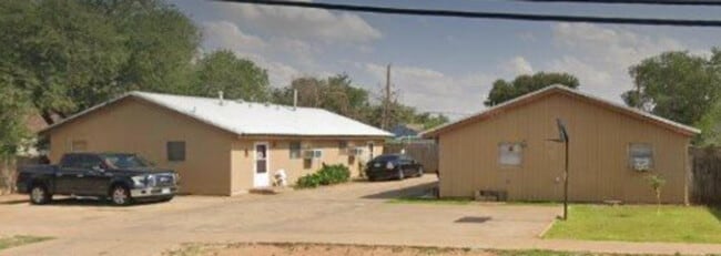 Building Photo - 609 38th St