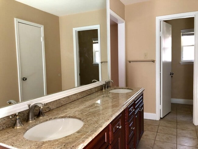 Photo - 2914 Shadowdale Dr