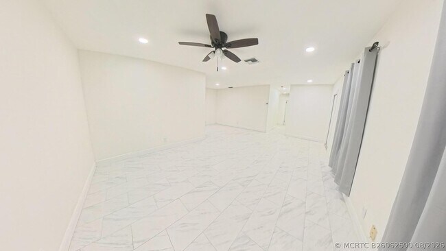 Photo - 341 Henthorne Dr
