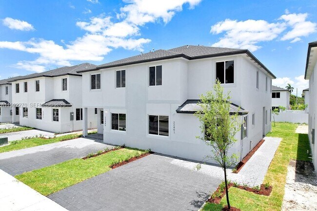 Building Photo - 22431 SW 125th Ave