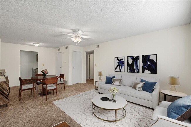 Sala y comedor - Bristol Pointe Apartment Homes