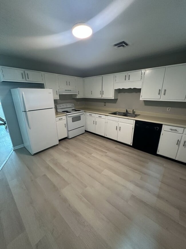 Photo - 446 9th St SE