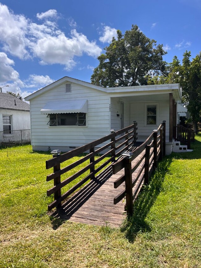Photo - 2 bedroom home in Historic Downtown Walkin...