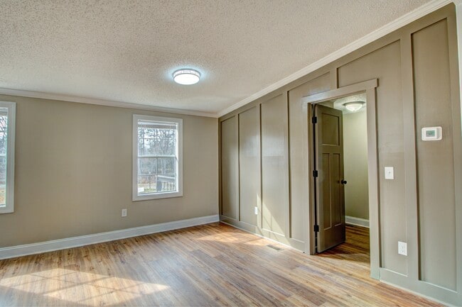 Photo - 105 Dutchess Dr