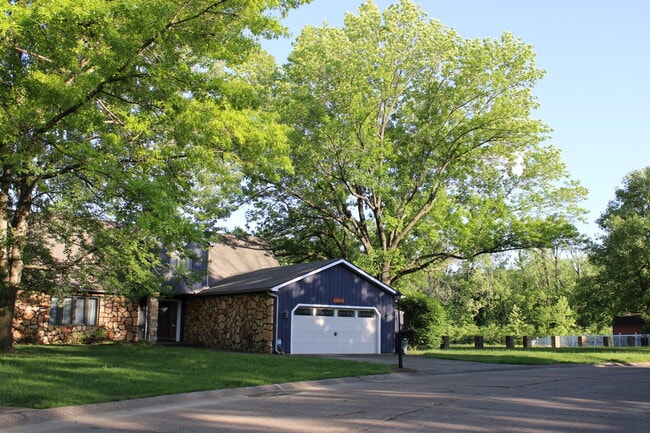 Photo - 2115 Pineshore Ct