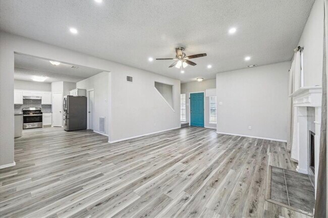 Photo - 8030 Log Hollow Dr