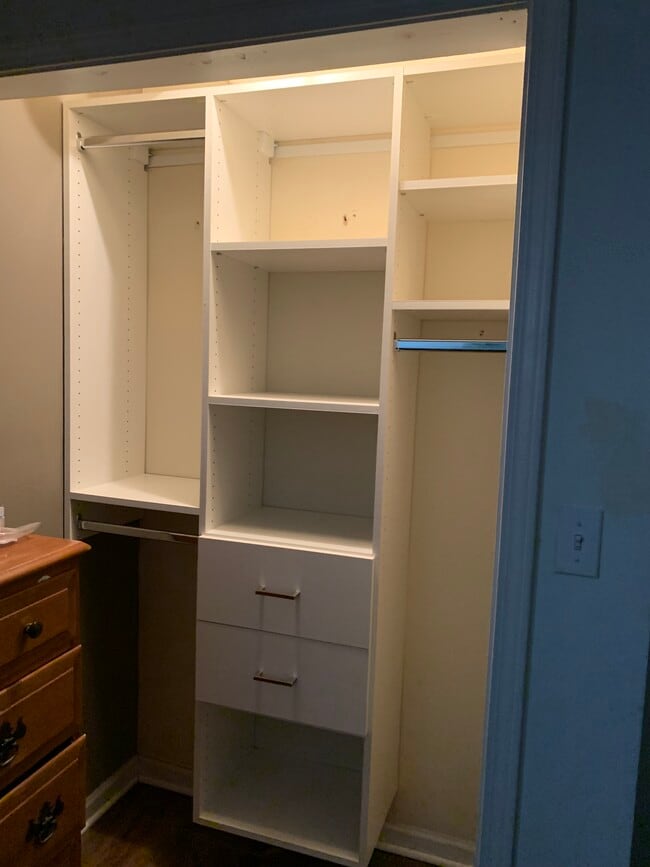 Nuevos organizadores de armario - 6438 N Lakewood Ave Unidad 1