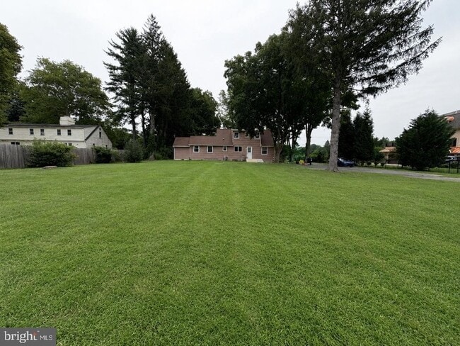 580 Village Rd W