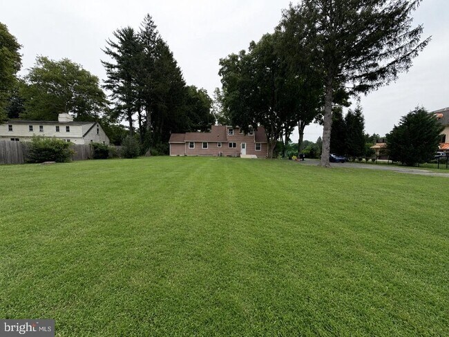 Photo - 580 Village Rd W