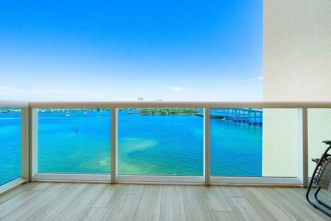 2640 Lake Shore Dr Unit 711