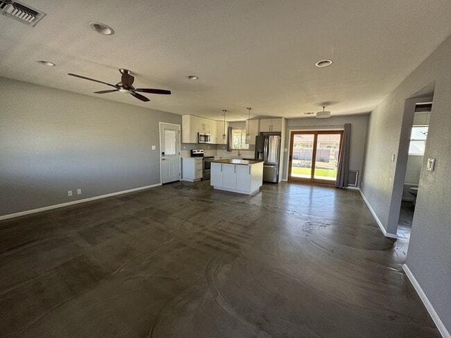 Photo - Mid Century and Mountain Views