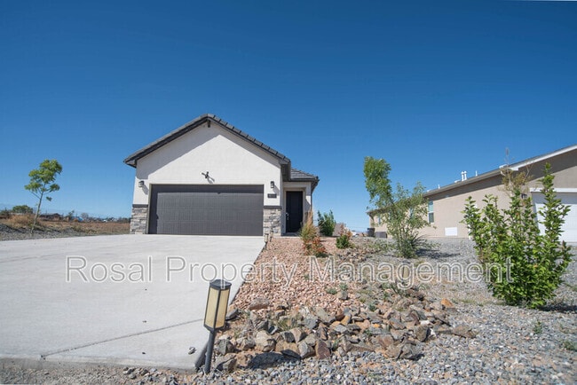 Photo - 933 Northern Blvd NE