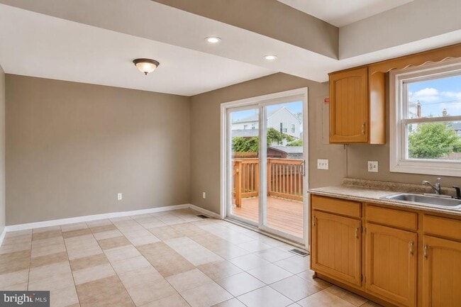 Photo - 610 N Victoria Ave