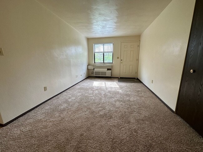 Photo - Amazing 1BR in Desirable Plum Area! Beautiful Exposed Brick and Air Conditioning! Call Today! Unit 611