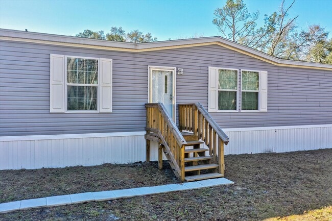 Photo - Huge 5 Bedroom 3 Bathroom Hastings Home Located w/ 1 Acre