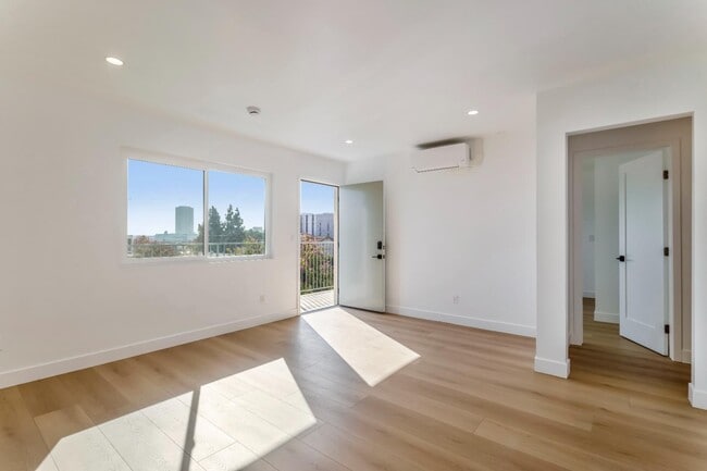 Building Photo - 713 New Depot St