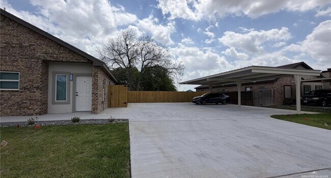 Photo - Amazing Brand new executive apartment in Edinburg