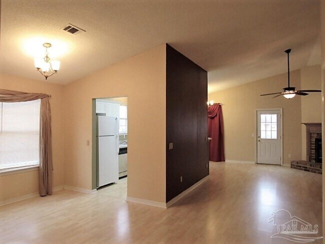 Photo - 372 Mizzen Ln