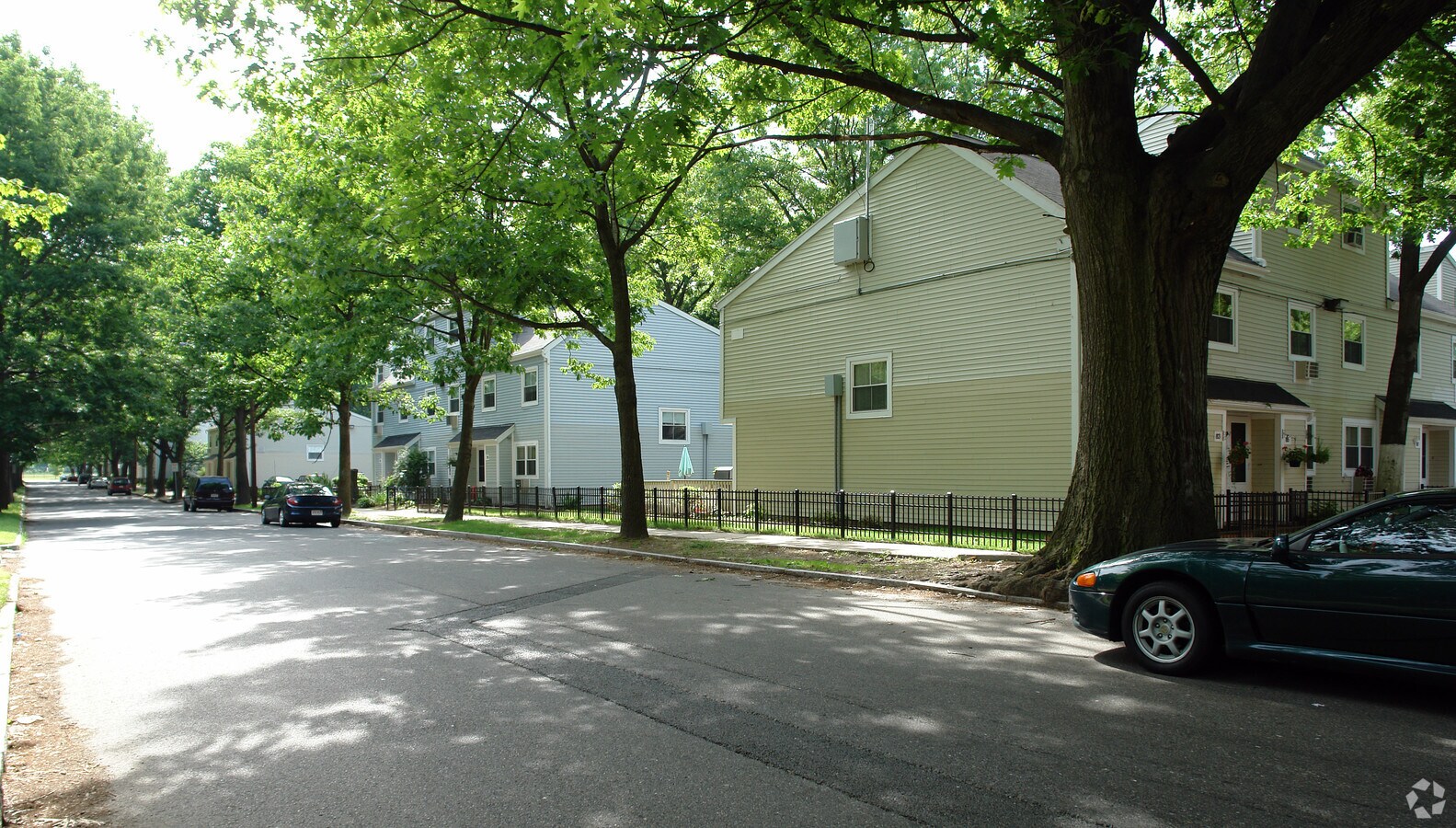 11 - 97 Clyde St Apartments - Pynchon Edgewater