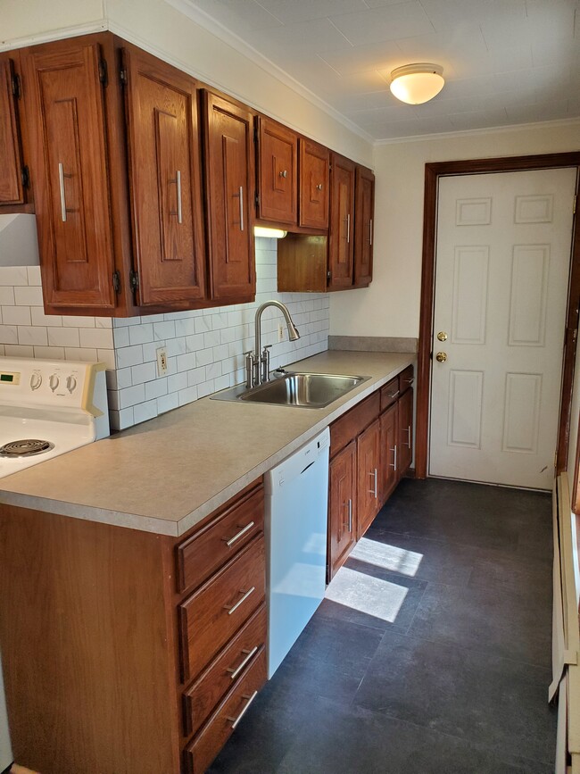 Building Photo - 484 Main St Unit Apt 201