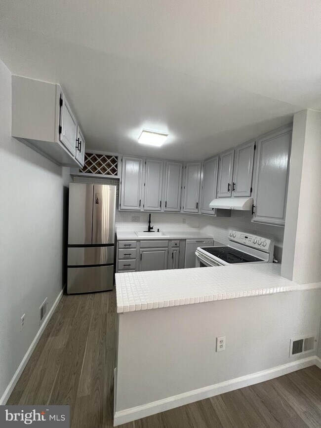 Photo - 27 Dorchester Ct