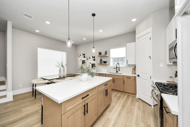 Photo - 1102 Mansfield St
