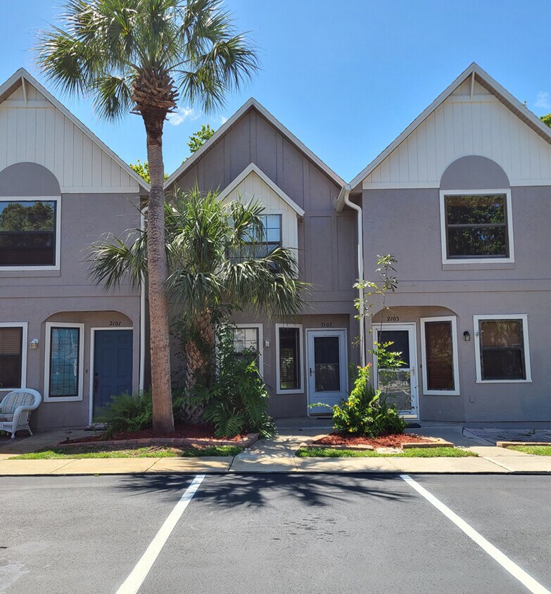 Front of the Building - 3960 Oak Trail Run (Port Orange, FL)