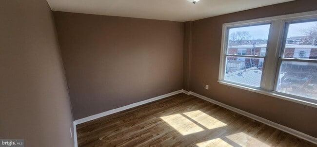 Photo - 7915 Eastdale Rd