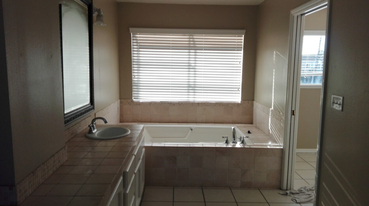 505 Clubhouse Ave Apartment Newport Beach, CA