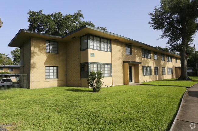 Lawndale Village Apts - Lawndale Village Apts
