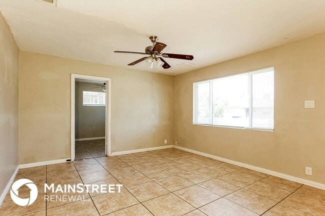 Photo - 2325 W Pinchot Ave