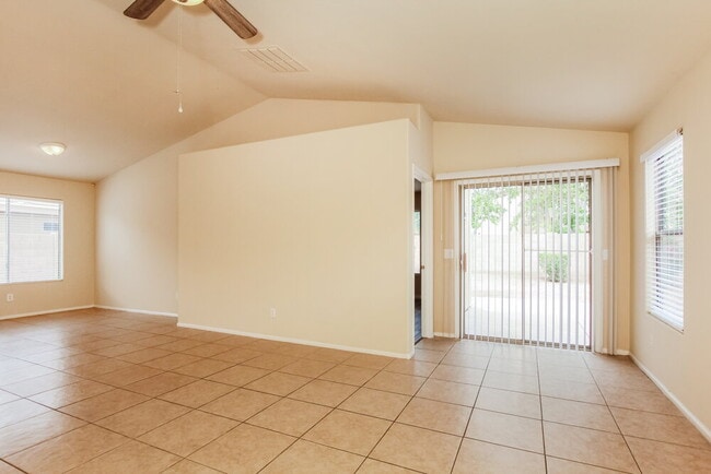 11026 W Wilshire Dr