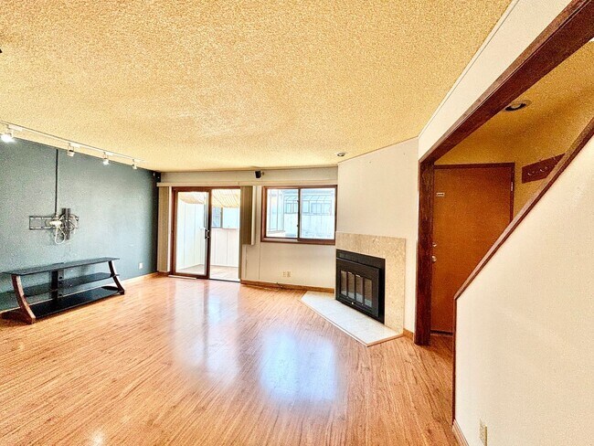 Photo - Spacious 2-Story Condo in Crossroads Commu... Unidad A12