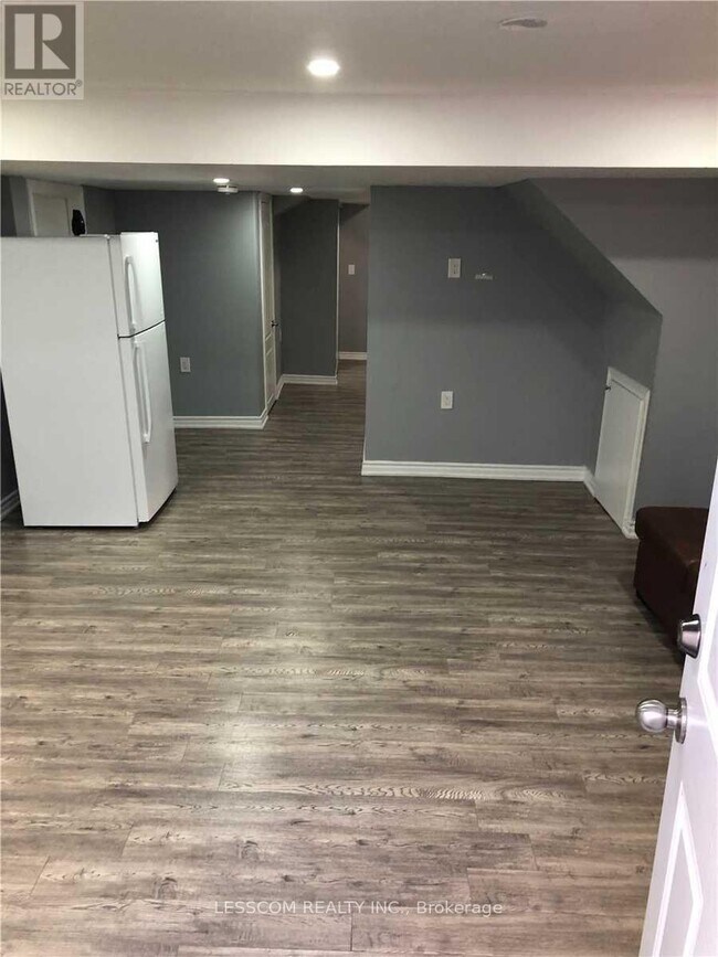 Photo - 29 Cape Dorset Crescent