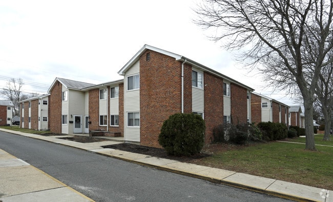 Lloyd Manor Apartments