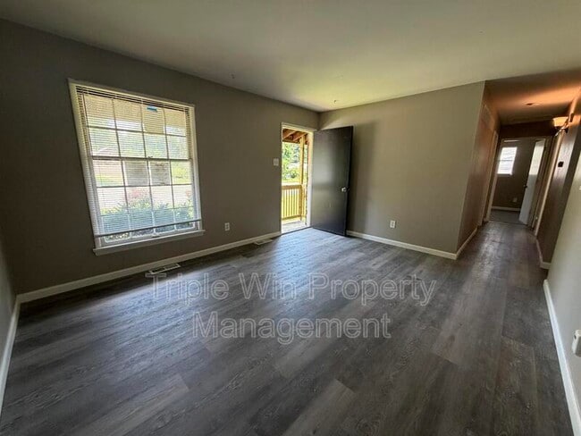 Photo - 7250 Howdershell Rd