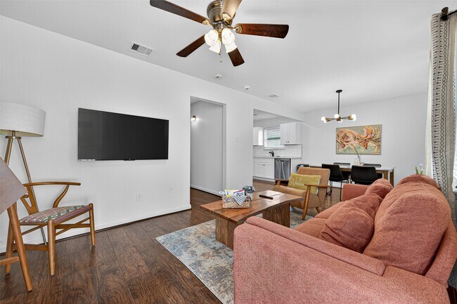 Photo - 2212 Rosewood St Unidad F