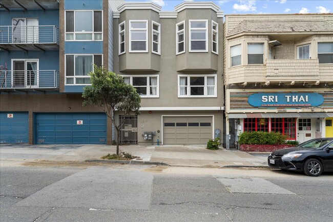 Building Photo - 4619 Lincoln Way Unit B