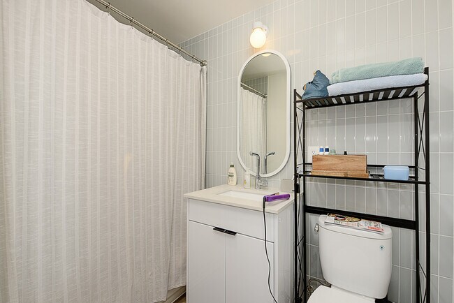 Photo - Val Anne Apartments