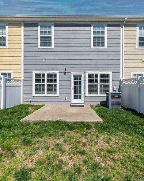 Photo - 105 Dursley Ln