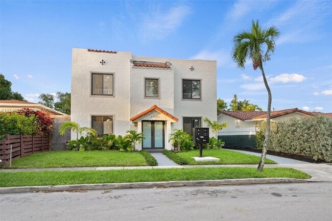 Photo - 1721 SW 13th St Apartment
