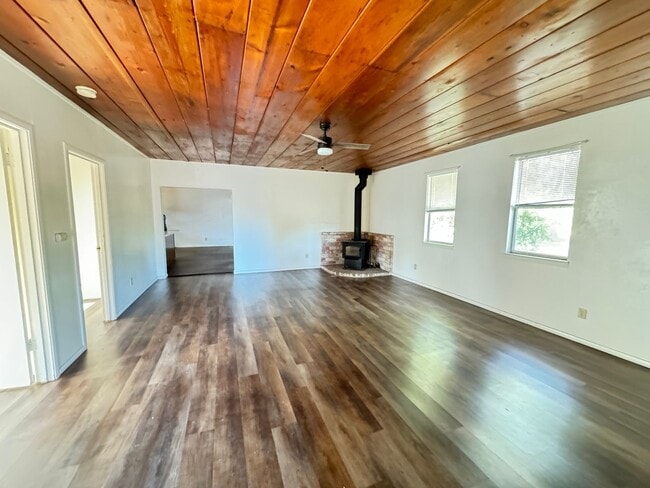 Photo - 3 bed /1 ba apt (tri-plex)- S.Yuba City