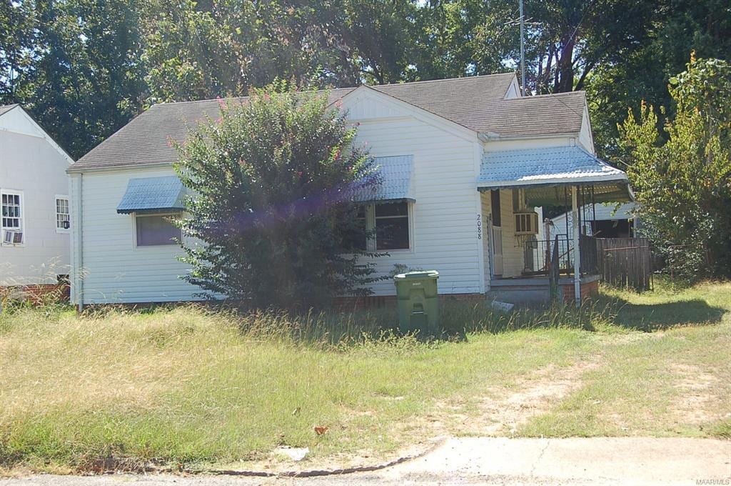 Photo - 2088 Midway St
