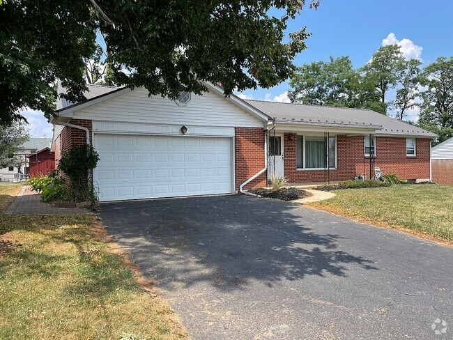 Building Photo - 113 E Clearview Dr Rental