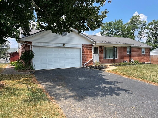 Building Photo - 113 E Clearview Dr Rental