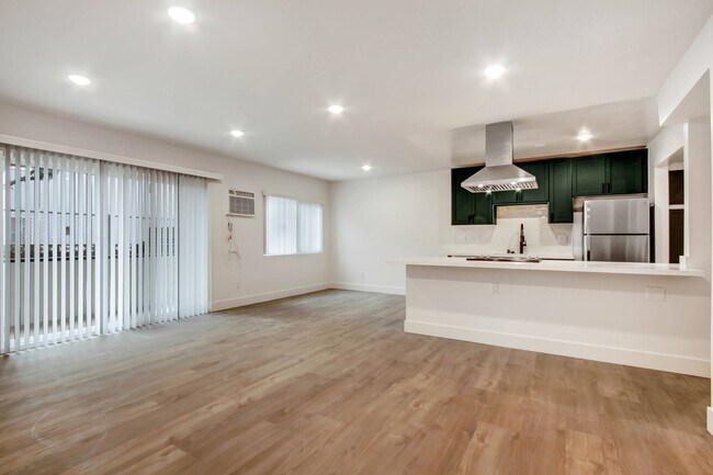 Photo - 1333 N Martel