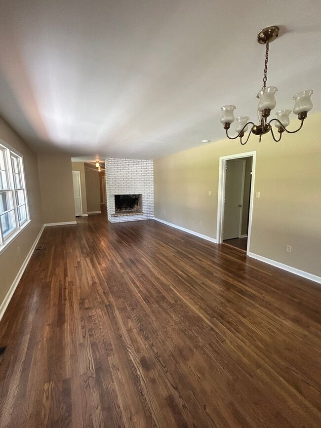 Photo - 104 Galaxie Pl