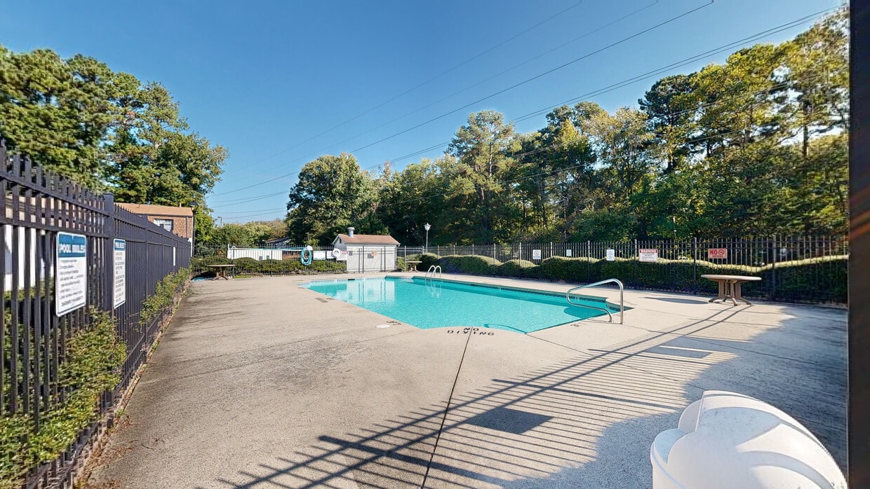 Photo - Chateau Apartments - New